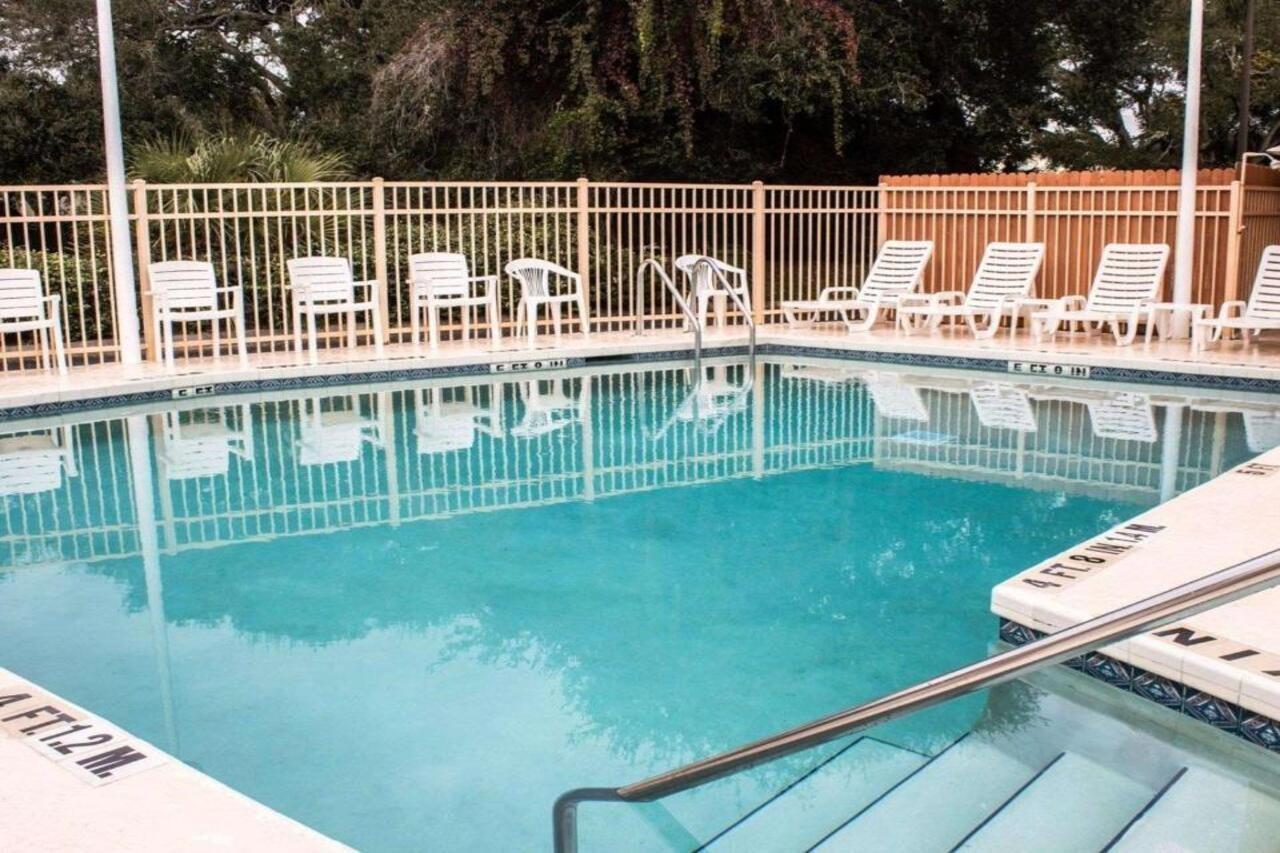 St. Augustine Beach Quality Inn & Suites St Augustine Beach Area מראה חיצוני תמונה