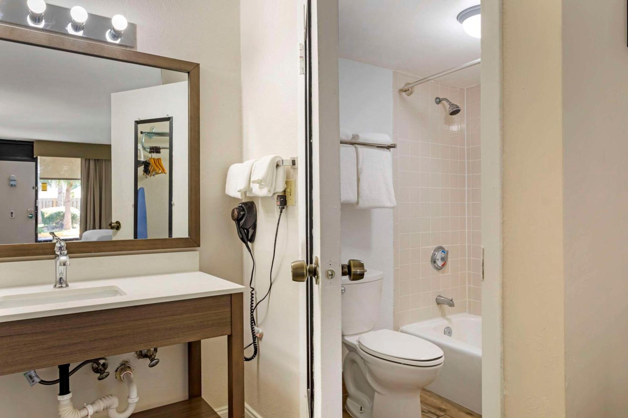 St. Augustine Beach Quality Inn & Suites St Augustine Beach Area מראה חיצוני תמונה