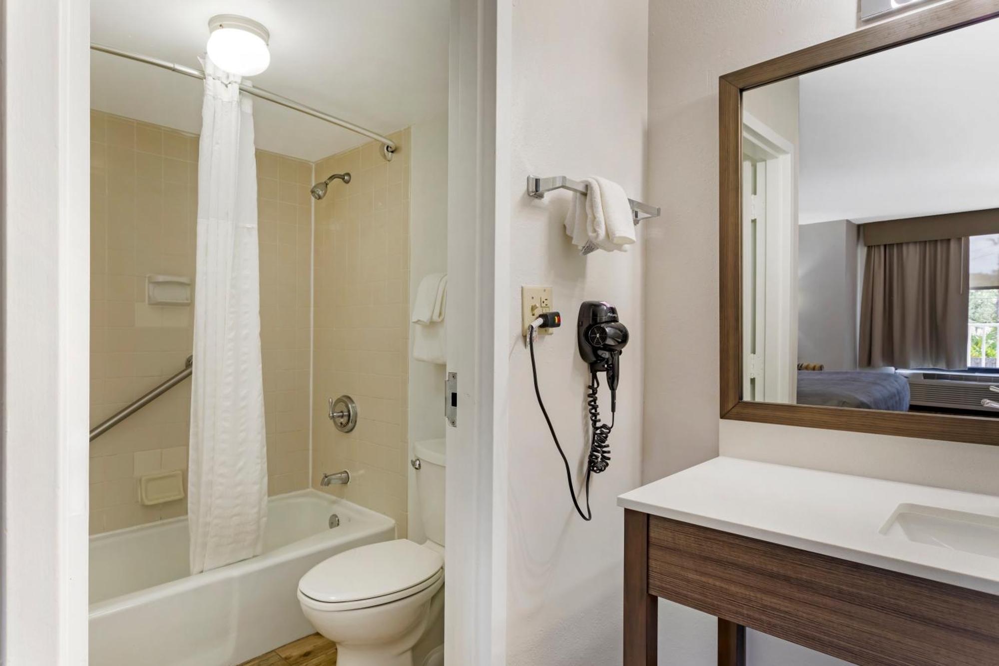 St. Augustine Beach Quality Inn & Suites St Augustine Beach Area מראה חיצוני תמונה